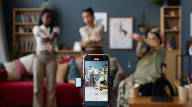 Vídeo vertical para redes sociales: crea contenido que destaque | Lucentum Studios